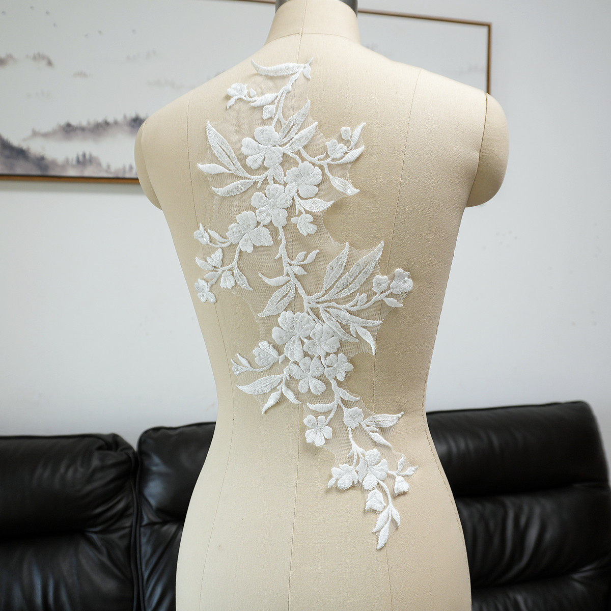 Craft Embellishment - Białe kwiatowe aplikacje z cekinami w