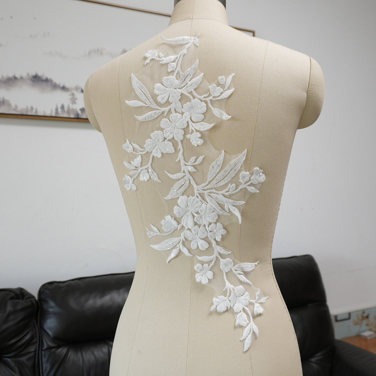 Białe kwiatowe aplikacje z cek – Craft Embellishment recenzja i cena