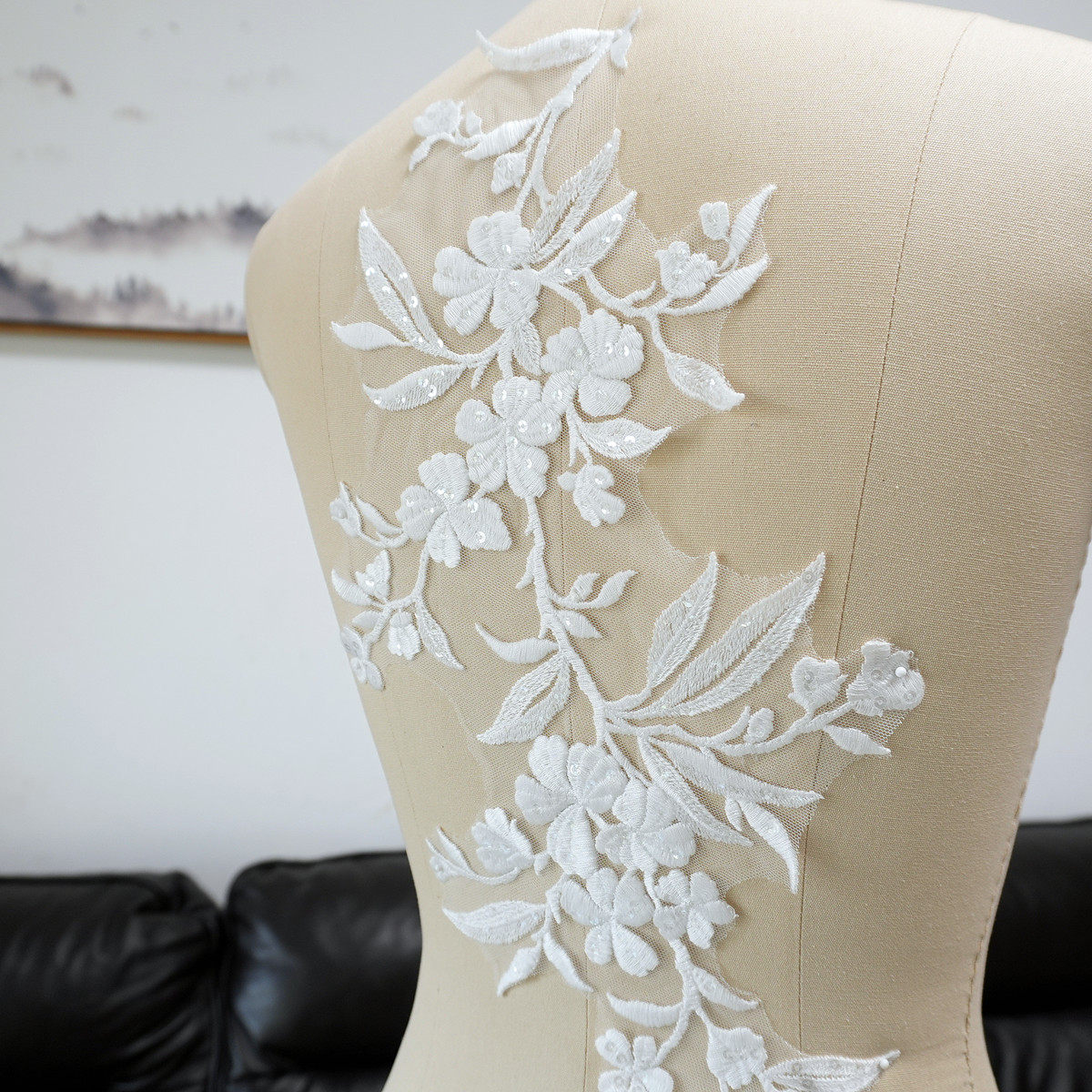 Białe kwiatowe aplikacje z cek – Craft Embellishment recenzja i cena